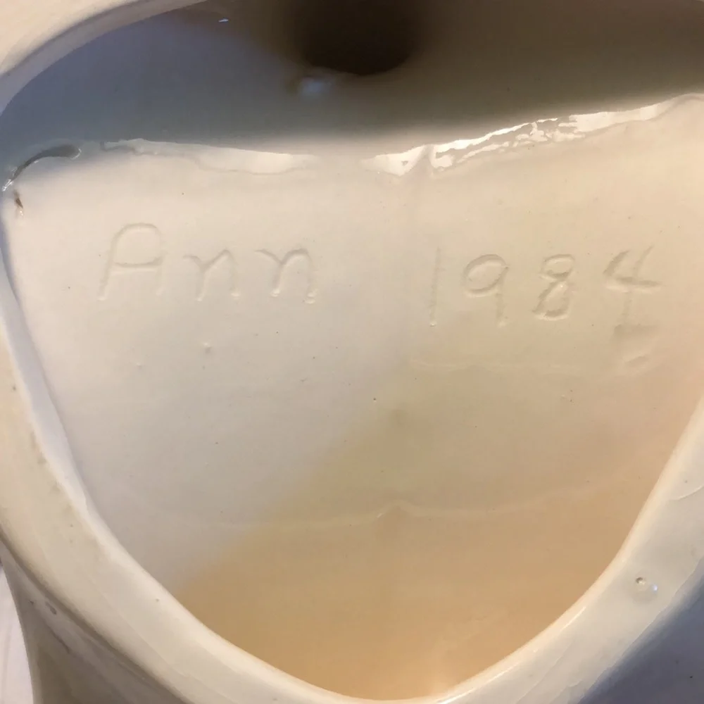 Ceramic SWAN Finger Tip Towel Holder Signed by Ann in 1984 Cream W/Pink Flowers - Picture 5 of 6